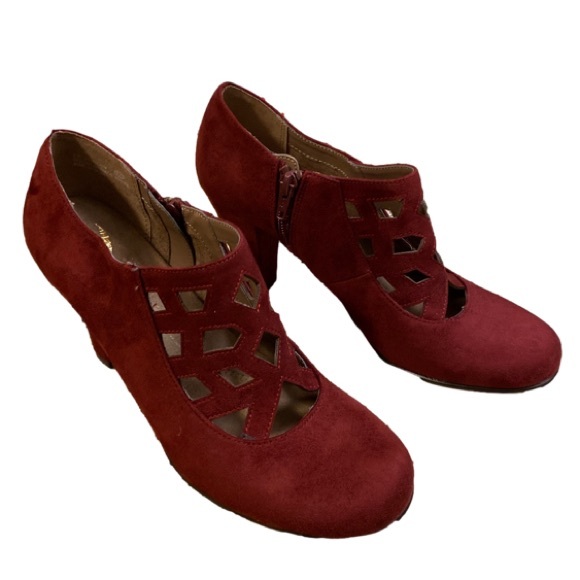 Aerosoles Heelrest Faux Suede Cut Out Bootie Heels Size 8 NWOT - Picture 2 of 9